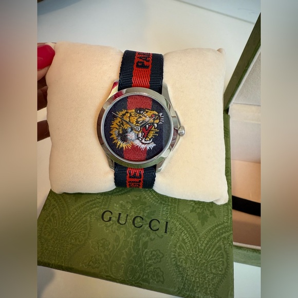 Men’s Gucci tiger watch - Picture 1 of 7